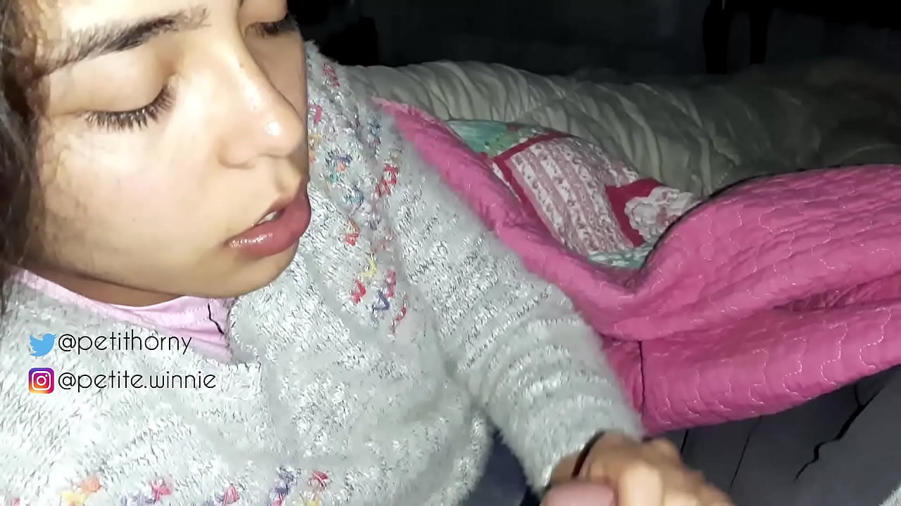 INGOIO TUTTO IL LATTE ACCUMULATO DA MIO MARITO - MOSTRANDO LA LINGUA CON LO SPERMA