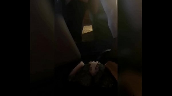 Sexy MJM. Marito scopa la fidanzata davanti a sua moglie. La figa della moglie si bagna, le sue fantasie sporche sbalordiscono la mente