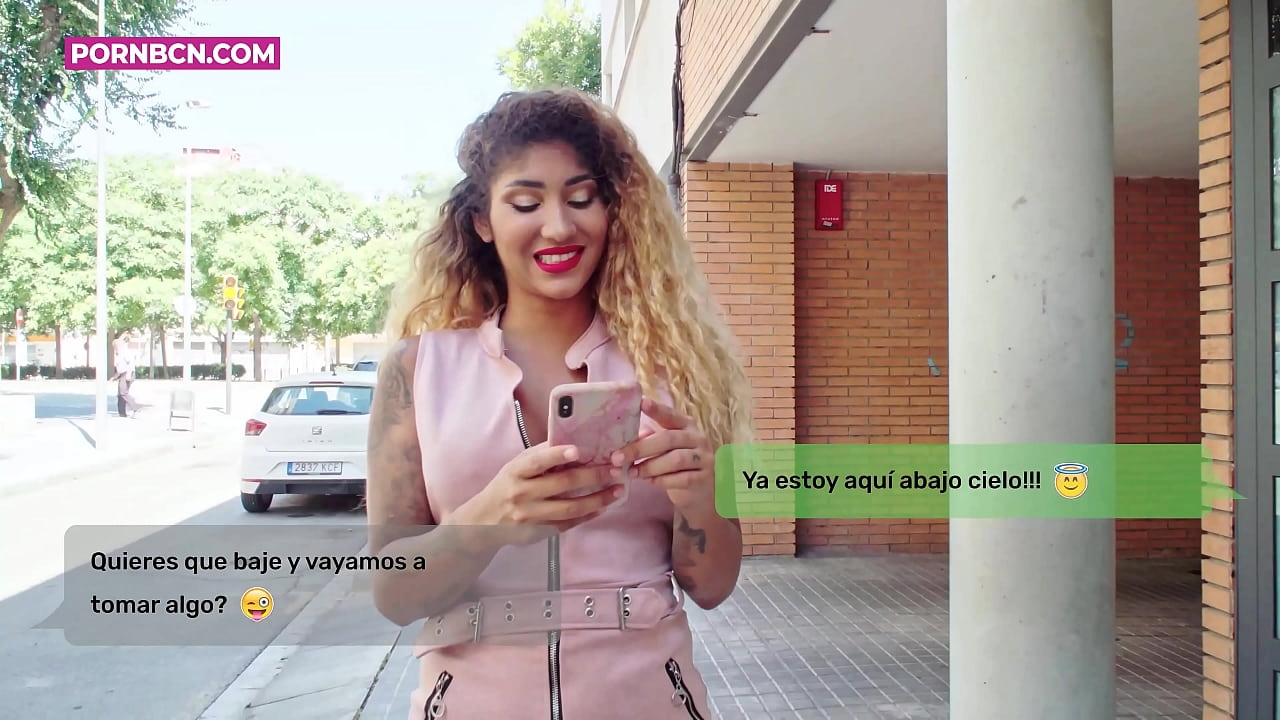 Moglie infedele che sta per scopare duro il suo giovane amante mentre il marito lavora. Latina con tette e un gran culo. Venere Afrodite.