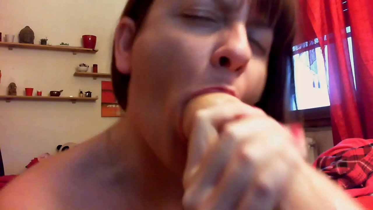 Grande orgasmo per la tua sporca sorella, apri la bocca e bevi tutto